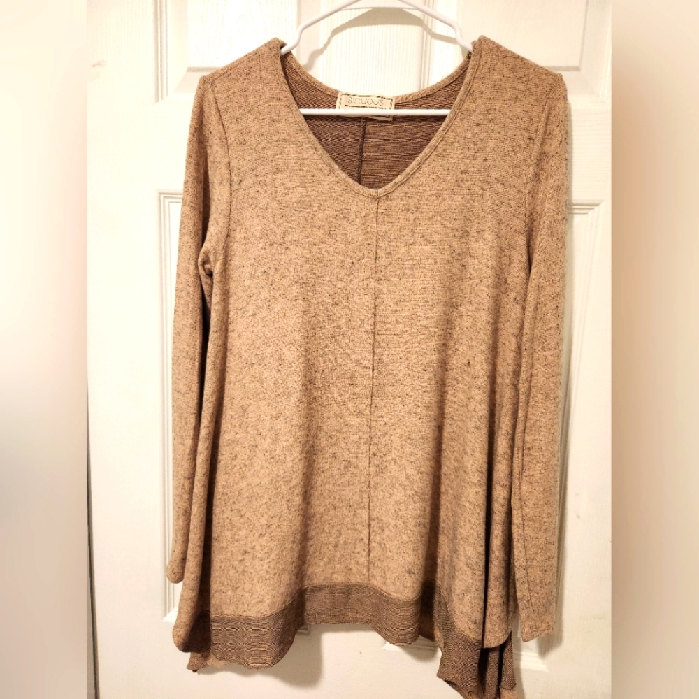 Sinuous Los Angeles‎ Women's Small V-Neck High Low Hem Sweater Tan Brown Soft